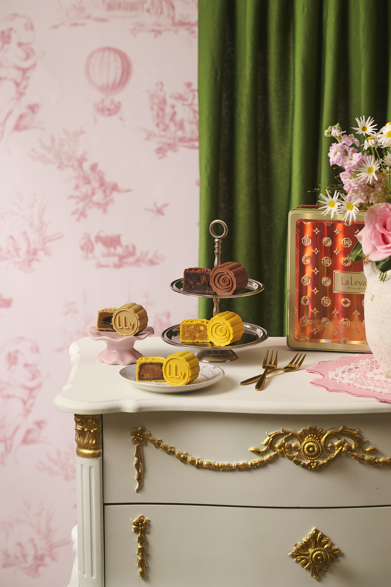 The Mini Momoyama mooncake range