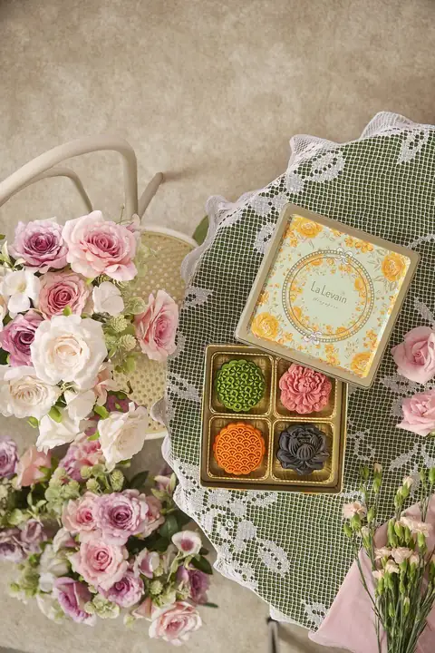 Le Coffret, the collector's tin