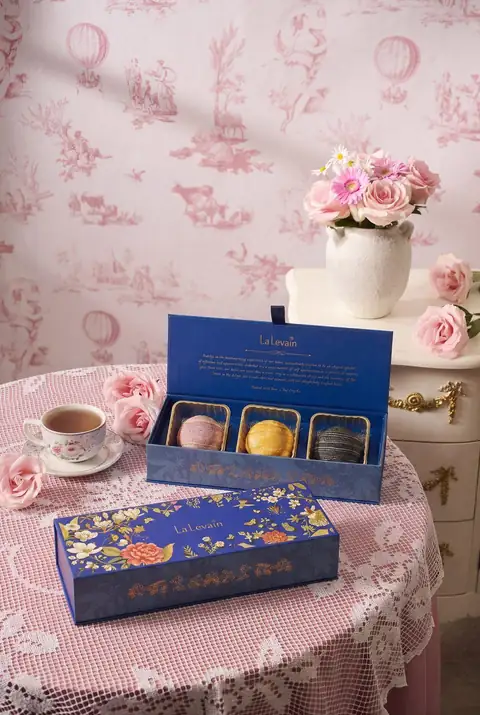 L'Étui Marine, the blue half box