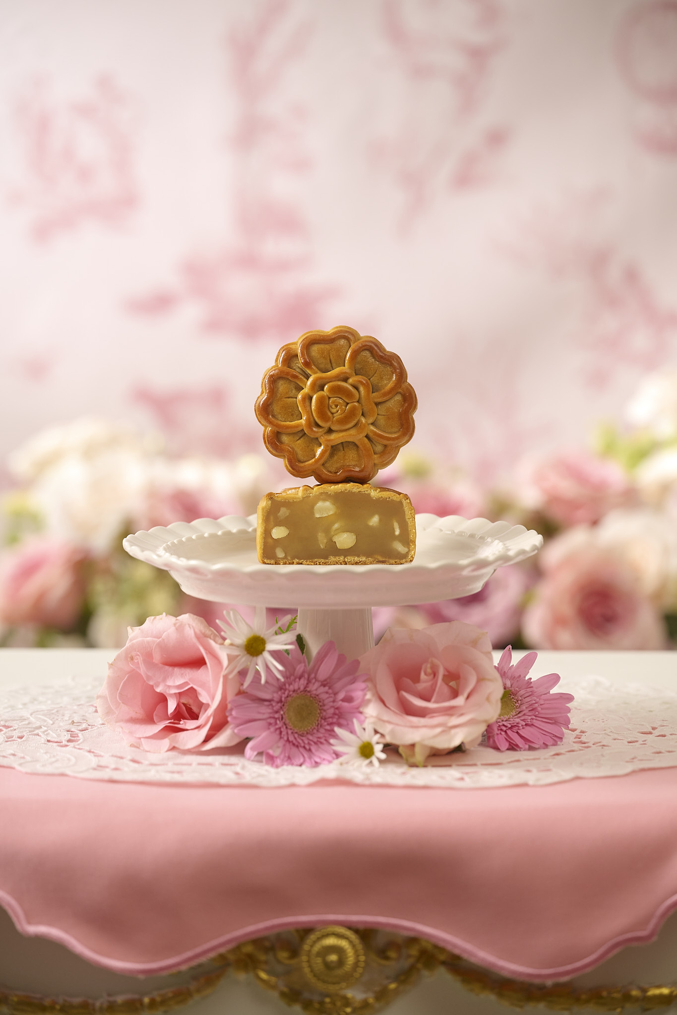 White Lotus with Lemon Peel and Macadamia