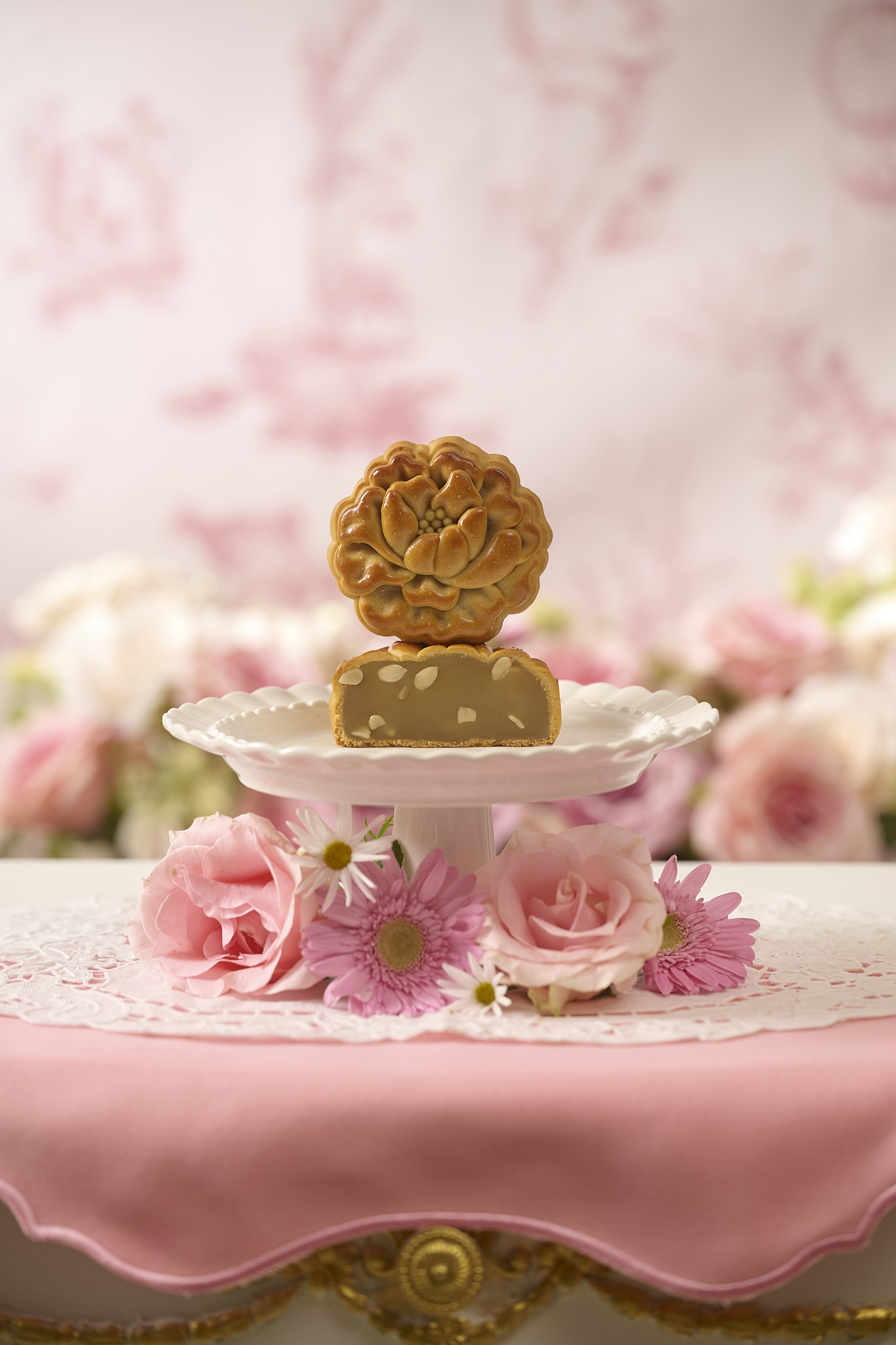 White Lotus with Melon Seeds