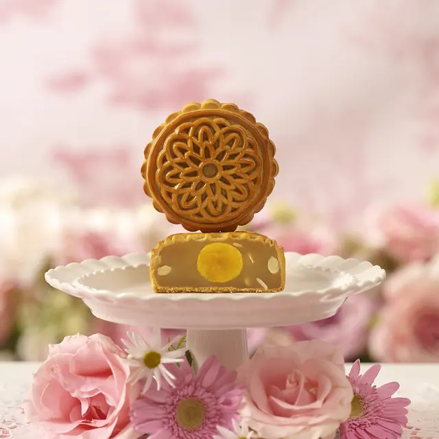 White Lotus with Single Yolk